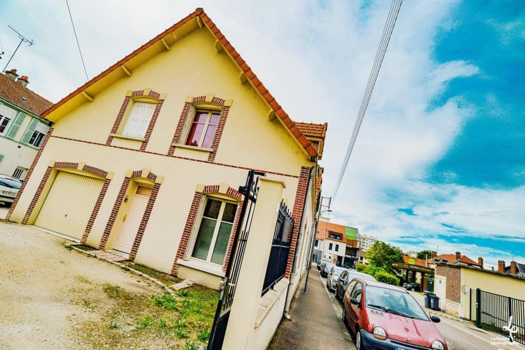 Maison Piscine Interieure Et Garage Troyes Eksteriør bilde